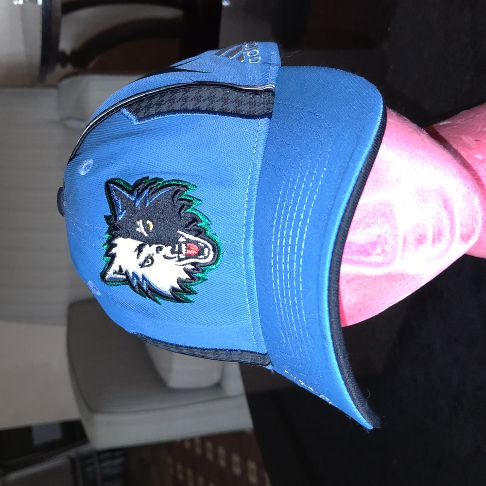 Vtg Adidas NBA Minnesota Timberwolves Embroidered Logo Fitted Cap Hat OSFA